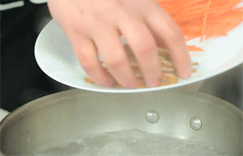 【素什锦】香干、木耳焯水