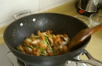 【香辣鱿鱼】翻炒起锅