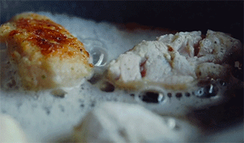 【秘制梨汁鸡翅】煎