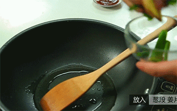 【酱排骨】爆香