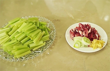 【芹菜肉丝】主要食材