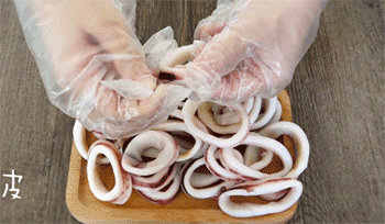 【酥炸鱿鱼圈】去皮