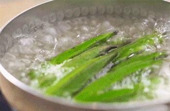 【秋葵培根春卷】焯水