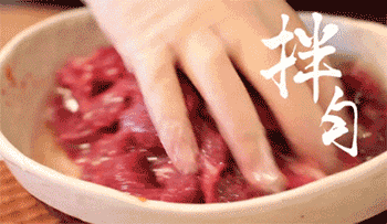 【川味水煮牛肉】腌制