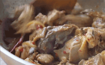 【芋儿鸡】翻炒