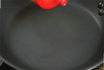 【奶油虾仁意面】热锅起油