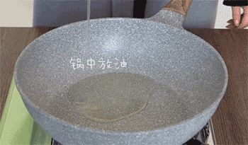 【红烧猪蹄】炒糖水