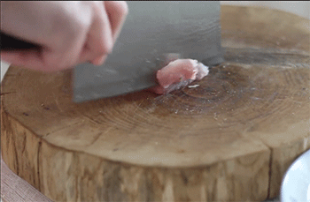 【毛豆炒肉丝】切猪肉丝