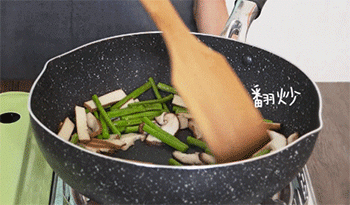 【豆角香干】翻炒