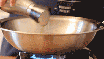 【脆香糖醋小排】热锅起油