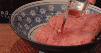 【猪肉脯】放调料