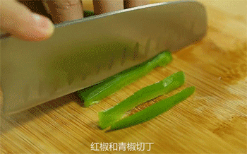 【香菇酿肉】切青椒
