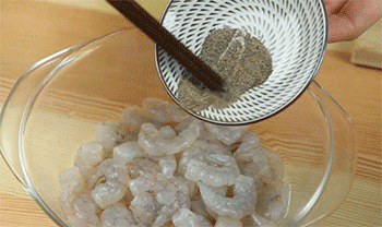 【奶油虾仁意面】调味腌制
