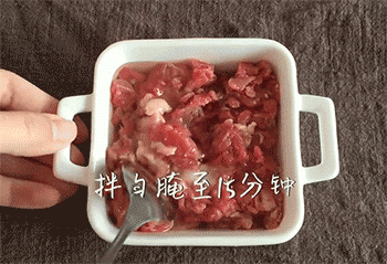 【家常麻婆豆腐】搅拌腌制