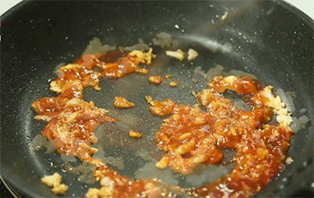 【茄汁金针菇】加水