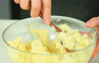 【肉末土豆泥】搅拌均匀
