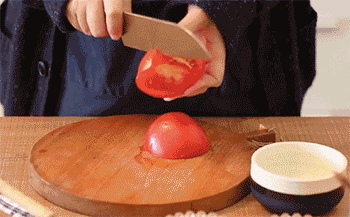 【酸汤肥牛】剁西红柿丁