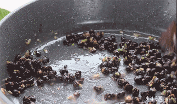 【豆鼓鱼】翻炒