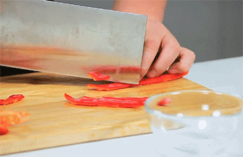 【南瓜炒百合】切红椒