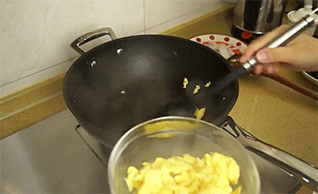 【木耳炒鸡蛋】鸡蛋起锅