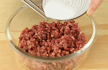 【意大利肉酱面】加芡汁，腌制
