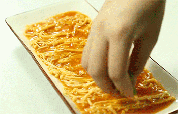 【茄汁金针菇】放青红椒