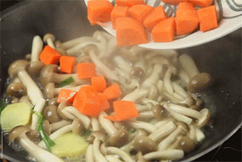 【滑鸡蘑菇】加入胡萝卜