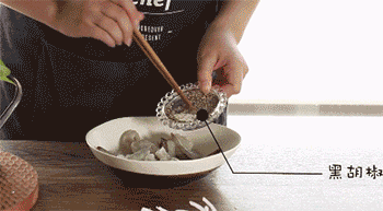 【巴西风味椰奶虾】调佐料