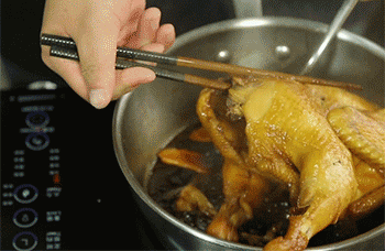 【豉油鸡】捞出鸡