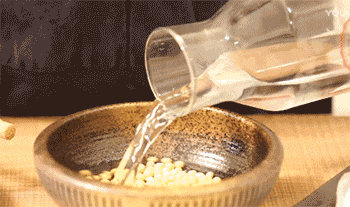 【黄豆焖猪蹄】浸泡黄豆