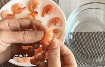 【金针菇粉丝蒸虾】去虾皮