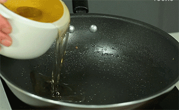 【韭黄四喜春卷】煎春卷