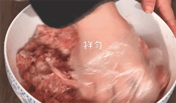 【红烧狮子头】搅拌