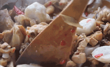 【芋儿鸡】翻炒