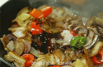 【经典小炒肉】翻炒入味