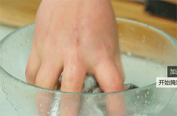 【香煎带鱼】搅拌