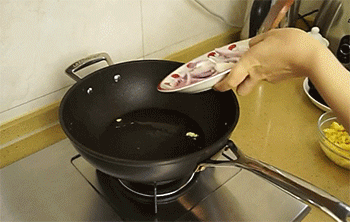 【木耳炒鸡蛋】炒洋葱