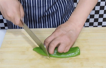 【烧茄子】切尖椒块