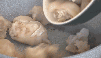 【红烧猪蹄】炒糖色