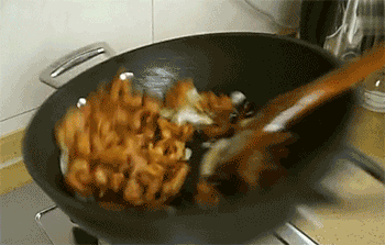 【香辣鱿鱼】翻炒入味