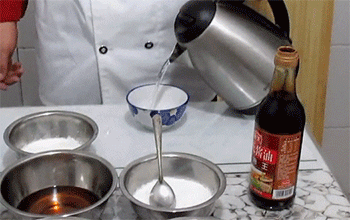 【肉段烧茄子】调酱汁