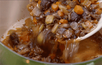 【无花果烤鸭,】鸭子放入汤中