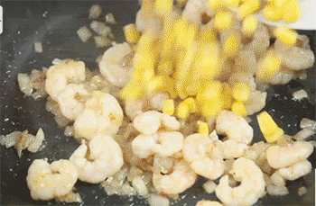 【奶油虾仁意面】加入玉米粒