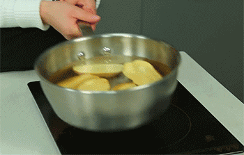 【肉末土豆泥】煮土豆