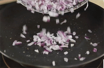 【意大利肉酱面】炒洋葱