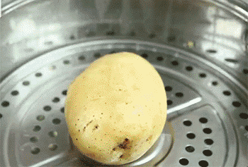 【土豆色拉】土豆剥皮