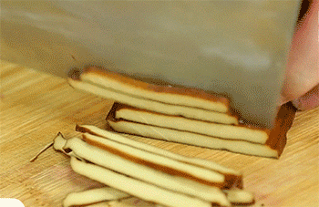 【马兰头拌香干】香干切丁