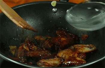 【南瓜烧鸡翅】加水