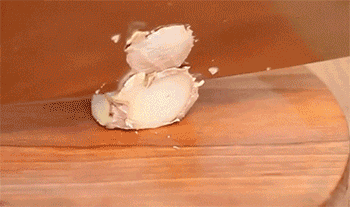 【酸汤肥牛】切姜蒜