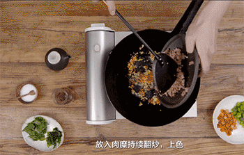 【泰式炒碎肉】放入肉糜